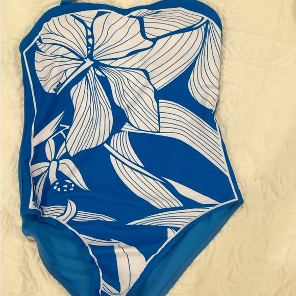 Swimsuit - Picture 2 of 4